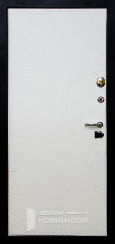 Белая входная дверь в квартиру №61 - внутренняя сторона