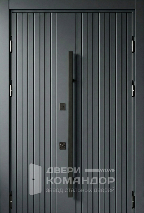 Железная дверь графит с вертикальными рейками и ручкой для квартиры №108