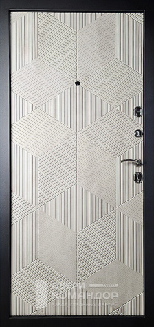 Дверь в квартиру в подъезде №112 - внутренняя сторона